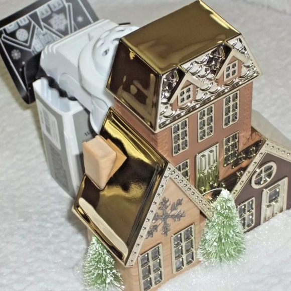 Bath & Body Works HOLIDAY VILLAGE PROJECTOR Wallflower Plug NIGHTLIGHT - Picture 2 of 8